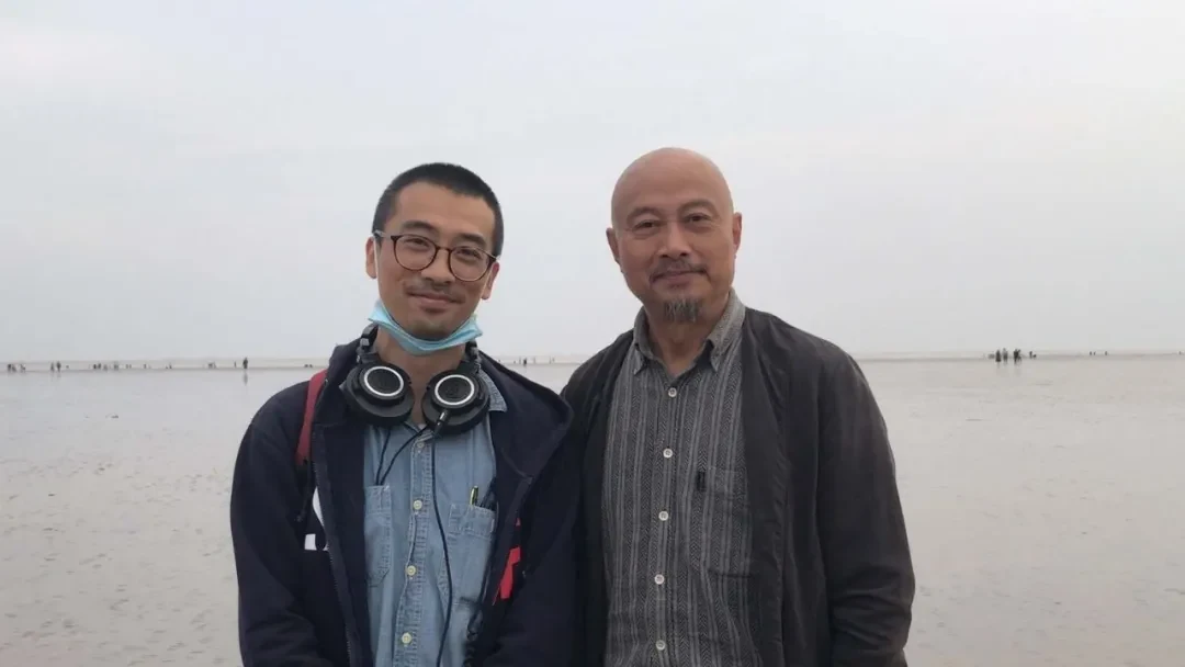 《上海爷叔》拍摄期间的海边合影